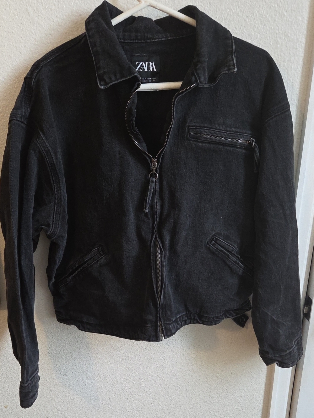 Zara Black Zip-Front Denim Jacket. Size Medium